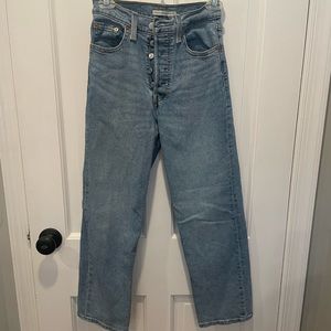 Levi’s ribcage straight in light wash